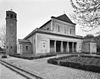 Overzicht noordwestgevel met terzijde staande kerktoren - Gennep - 20354048 - RCE -  Nieuwe Sint Martinuskerk: Overzicht noordwestgevel met terzijde staande kerktoren (opmerking: Gefotografeerd voor Monumenten In Nederland Limburg, bladzijde 120) 