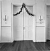 Interieur, hoofdgebouw, woonkamer, deur met omlijsting - 20000217 - RCE -  Interieur, hoofdgebouw, woonkamer, deur met omlijsting 