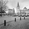 Exterieur overzicht gebouw met omgeving (o.a. kerk) - Heerlen - 20001041 - RCE -  Glaspaleis, Voormalig Warenhuis Schunck: Exterieur overzicht gebouw met omgeving (o.a. kerk) 