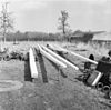 Korenmolen, nieuwe roeden in de constructiewerkplaats van de familie Derckx - Beegden - 20028816 - RCE -  Sint Lindert: korenmolen, nieuwe roeden in de constructiewerkplaats van de familie Derckx 