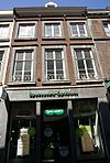 Huis met lijstgevel.