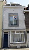 Huisje met lijstgevel.