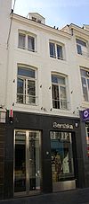 Huis met lijstgevel.