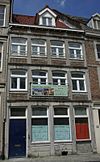 Huis met lijstgevel.
