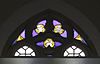 Interieur kapel, spitsboogvenster in glas-in-lood - Maastricht - 20335403 - RCE -  Drukkerijmuseum: Interieur kapel, spitsboogvenster in glas-in-lood 