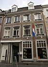 Huis met lijstgevel.