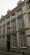 Huis met lijstgevel.