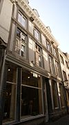 Huis met lijstgevel.