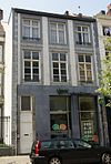 Huis met lijstgevel.