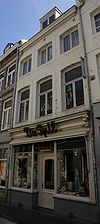 Huis met lijstgevel.