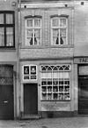 Huis met lijstgevel.