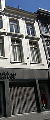Huis met lijstgevel.