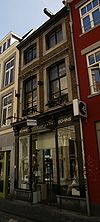 Huis met lijstgevel.