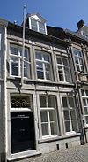 Huis met lijstgevel.