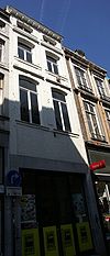 Huis met lijstgevel met attiek.