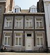 Huis met lijstgevel.