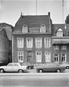 Huis met lijstgevel.