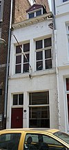 Huisje met lijstgevel.
