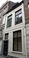 Huis met lijstgevel.