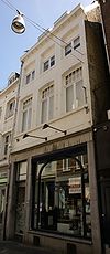 Huis met lijstgevel.