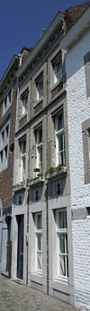 Huis met lijstgevel.