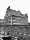 Overzicht, over de Jeker gebouwd woonhuis met trapgevel - Maastricht - 20147917 - RCE -  Huis Op De Jeker: Overzicht, over de Jeker gebouwd woonhuis met trapgevel 