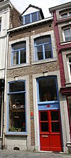 Huisje met lijstgevel.