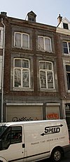 Huis met lijstgevel.
