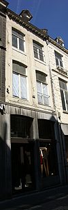Huis met lijstgevel.