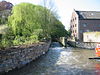 Jeker2.JPG -  Eigen foto. GerardM 25 apr 2004 08:30 (CEST) Een watermolen tusse Kanne en Maastricht. De Jeker mag na het passeren van twee huizen vrij gaan stromen. 