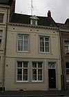 Huis met lijstgevel.