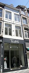 Huis met lijstgevel.