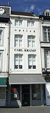 Huis met lijstgevel.