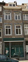 Huis met lijstgevel.