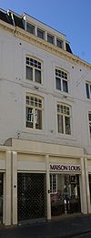 Huis met lijstgevel.