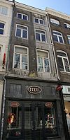 Huis met lijstgevel en een gevelsteen 17 LEEUWEN STEEN 51.