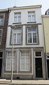 Huis met lijstgevel.