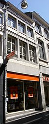 Huis met lijstgevel.