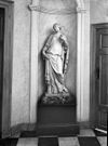 Interieur, marmeren beeld in de vestibule - Maastricht - 20150055 - RCE -  Spaans Gouvernement: Interieur, marmeren beeld in de vestibule 