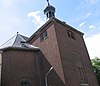 WLM - Minke Wagenaar - 07-07-07 Maastricht 031 - Franse of Waalse KERK. Gebouw met contraliserende plattegrond, opgetrokken in de jaren 1732-1733 naar ontwerp van de Luikse architect Nicolas Cornhaire. Aan de voorzijde een rechthoekige toren met koepeltje. Lodewijk XIV-preekstoel en -banken en een Lodewijk XV-herenbank. Aan de tafelstraat een lage aanbouw met segmentboog- ingang en Naamse steen. Daarachter vakwerk. Eenklaviers orgel, in 1743 gemaakt door Th. Weidtmann. 