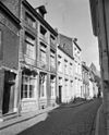 Huis met gepleisterde lijstgevel.
