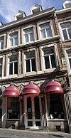 Huis met lijstgevel.