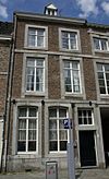 Huis met lijstgevel.
