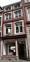 Huis met lijstgevel.