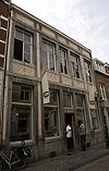 Huis met brede lijstgevel