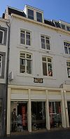 Huis met lijstgevel.