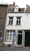 Huis met lijstgevel.