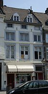 Huis met lijstgevel.