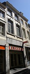 Huis met lijstgevel.