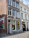Huis met lijstgevel.